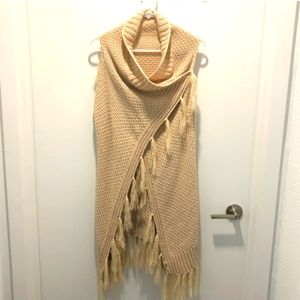 Italian Fringe Poncho O/S Fits all Cream color, never worn.